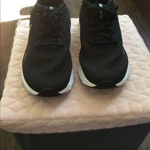 Size 8 Black Nikes